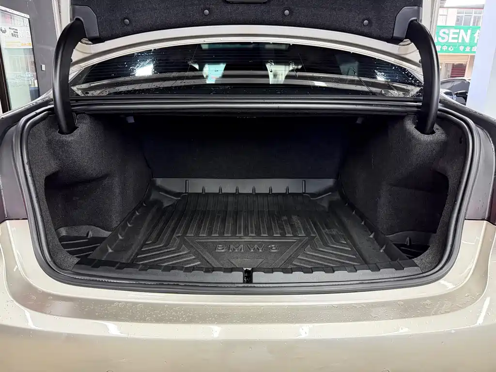 BMW 3 Series — миниатюра 23