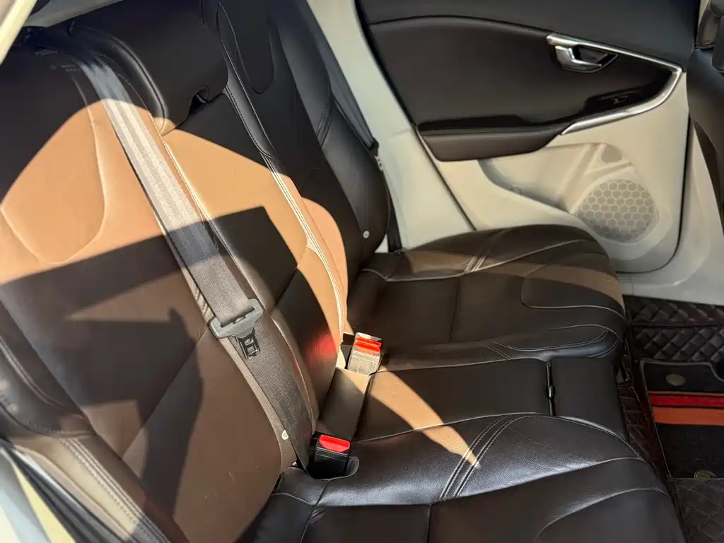 Volvo V40 — миниатюра 14