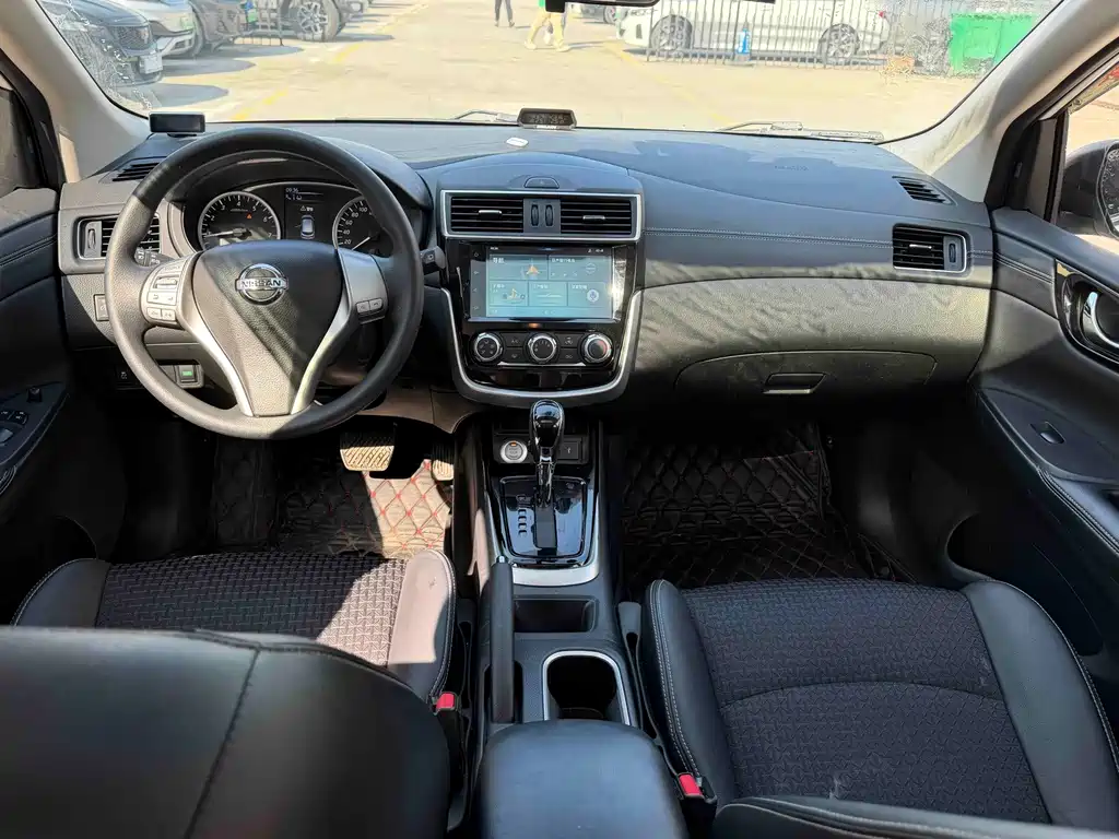 Nissan Tiida — миниатюра 4
