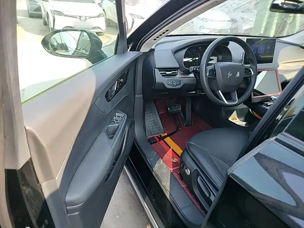 Hongqi Hongqi E-QM5 — миниатюра 16