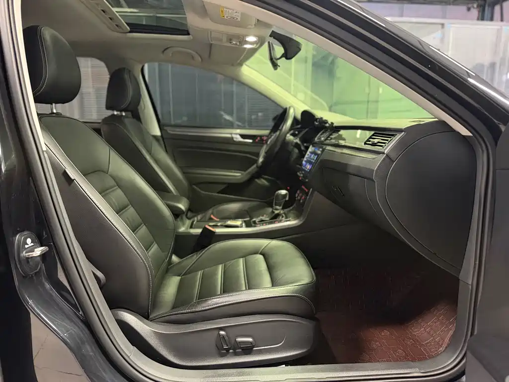 Volkswagen Passat — миниатюра 12