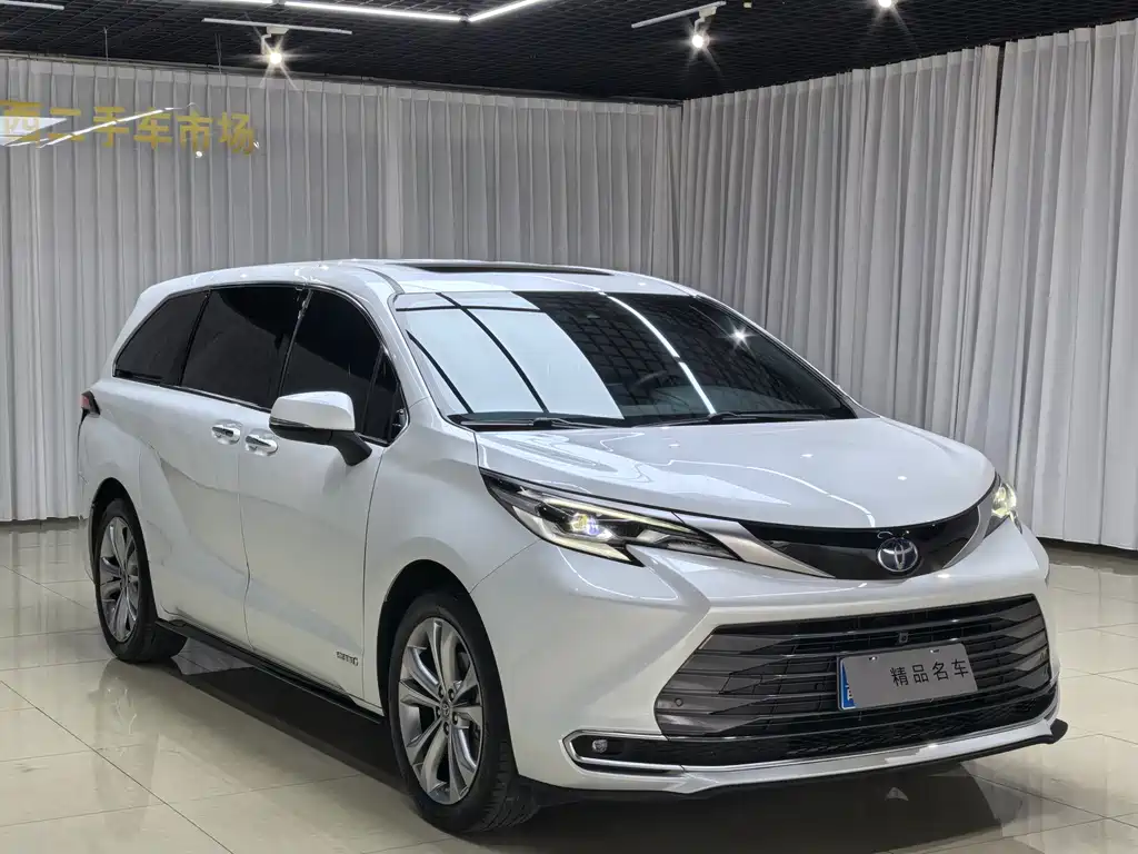 Toyota Sienna 2023 2.5L Luxury