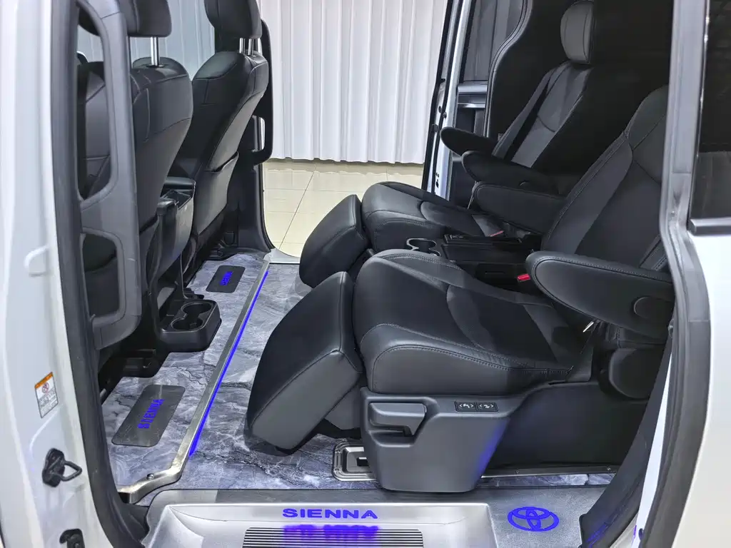 Toyota Sienna 2023 2.5L Luxury