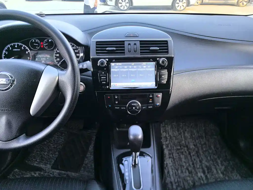 Nissan Tiida — миниатюра 6