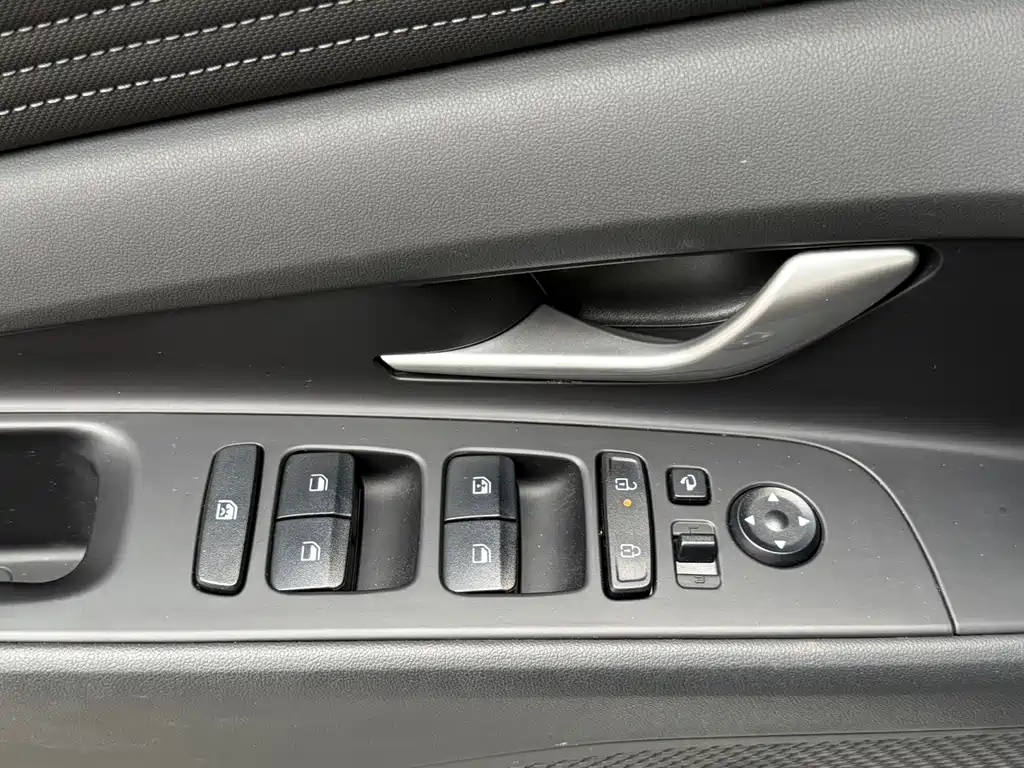 Hyundai Elantra — миниатюра 17