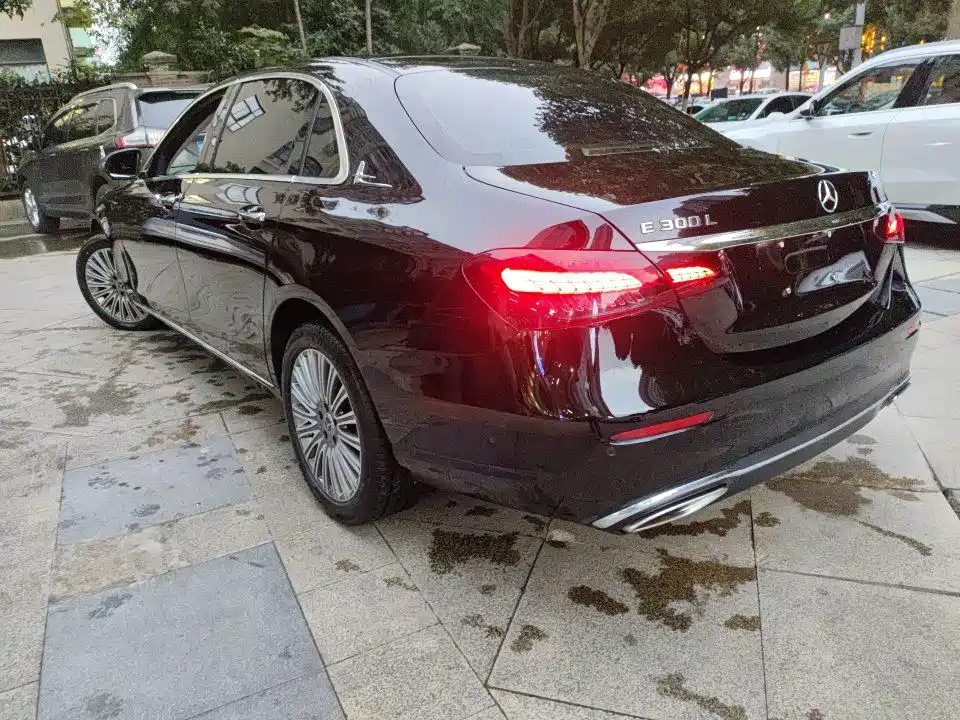 Mercedes-Benz E-Class — миниатюра 6