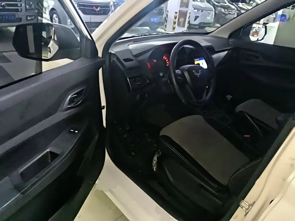 Wuling Hongguang — миниатюра 16