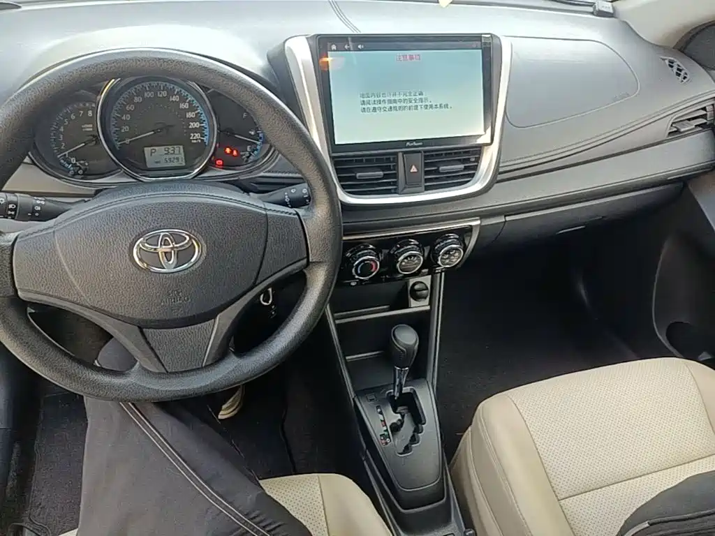 Toyota Yaris L — миниатюра 10