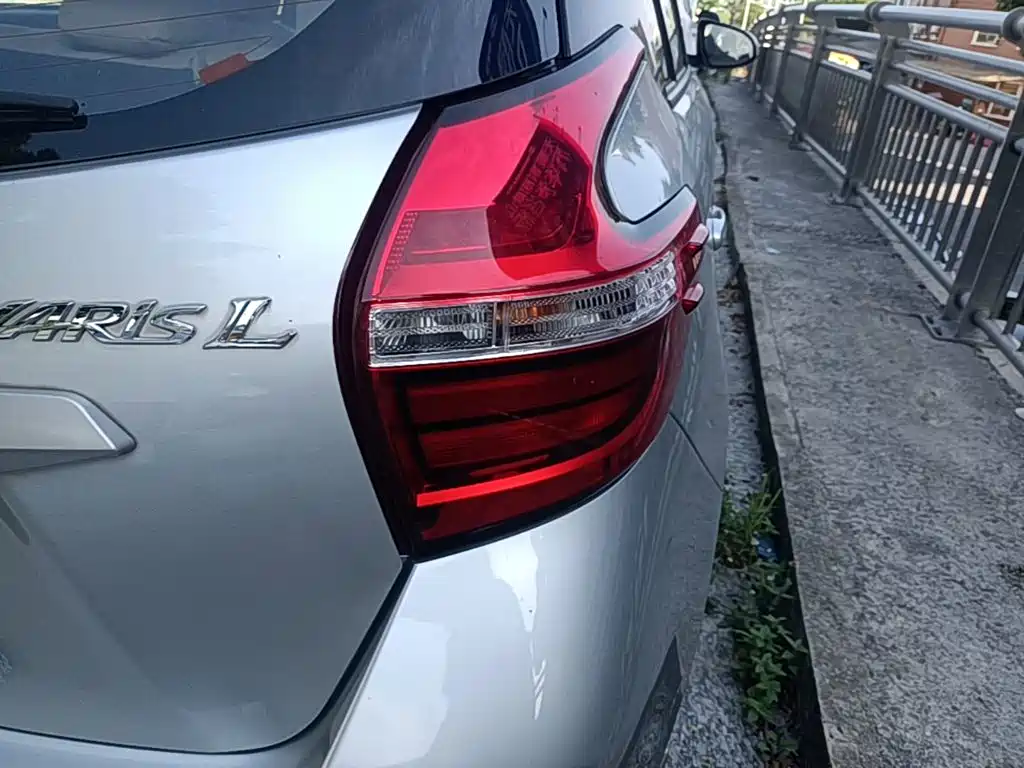 Toyota Yaris L — миниатюра 8
