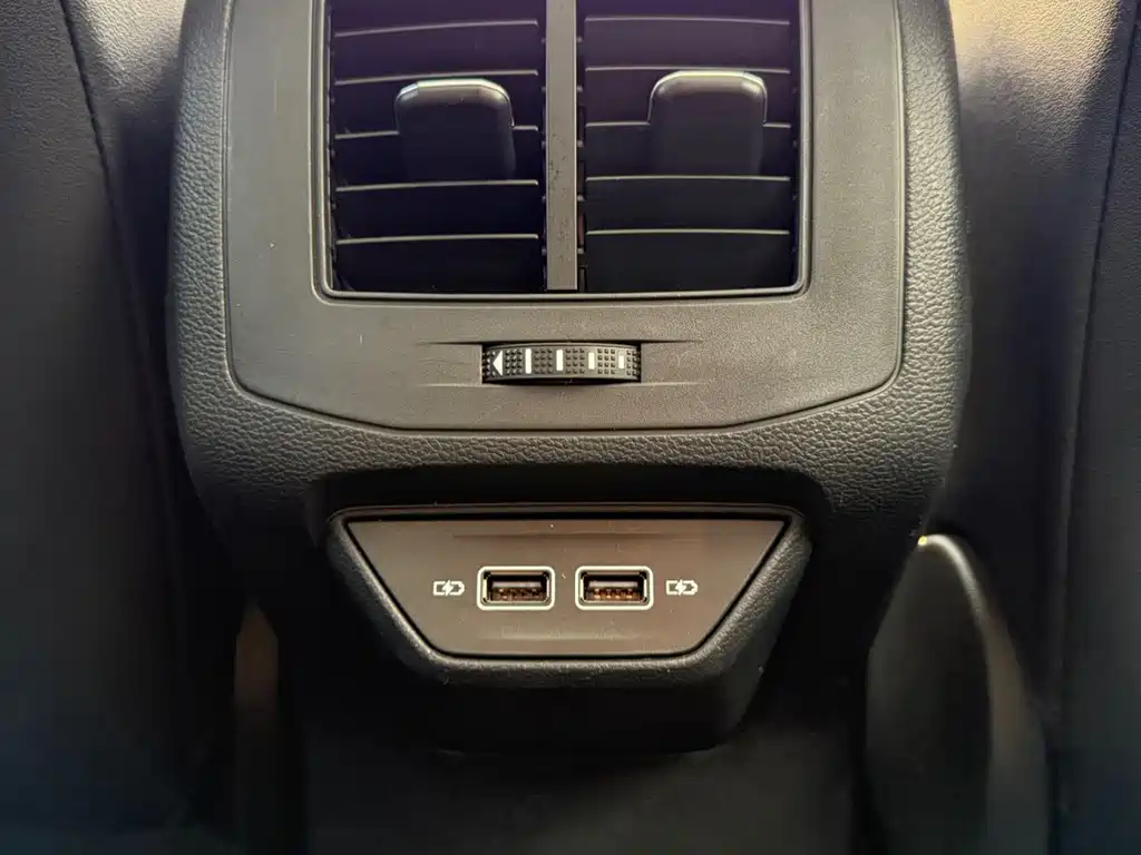 Volkswagen T-Roc — миниатюра 24
