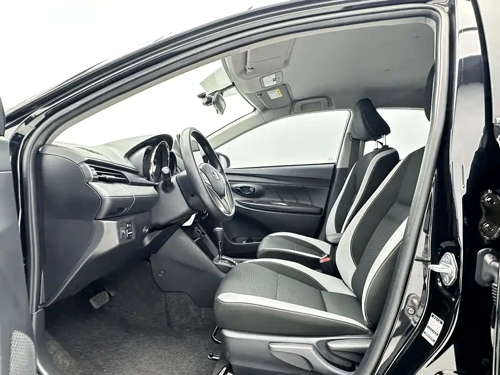 Toyota Yaris L — миниатюра 4