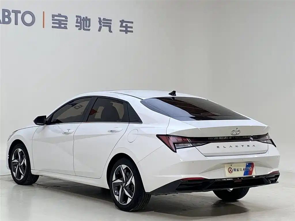 Hyundai Elantra 2022 Белый из Китая, фото 2