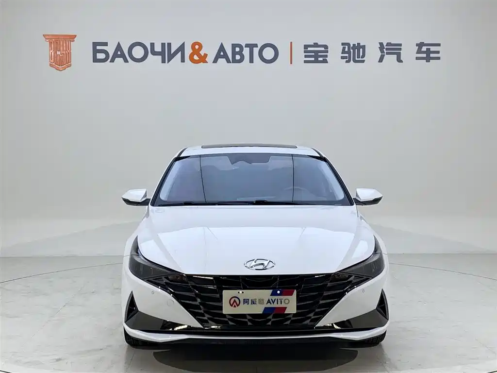 Hyundai Elantra 2022 Белый из Китая