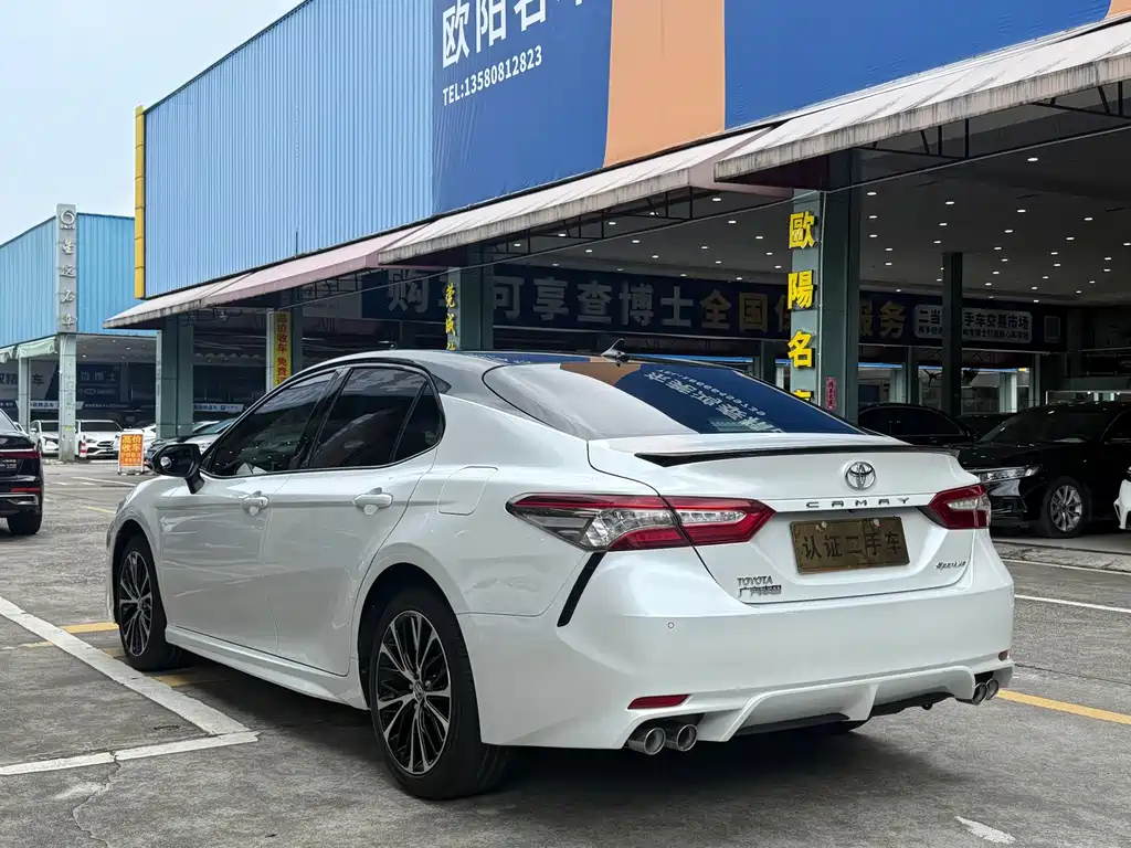 Toyota Camry — миниатюра 6