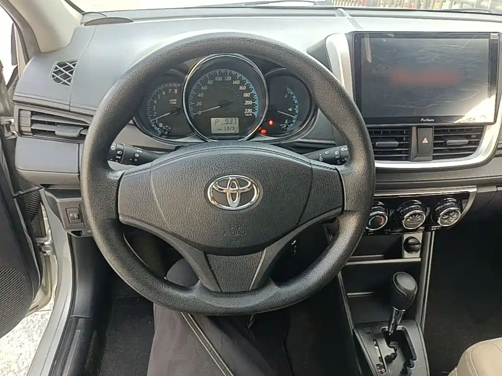 Toyota Yaris L — миниатюра 11
