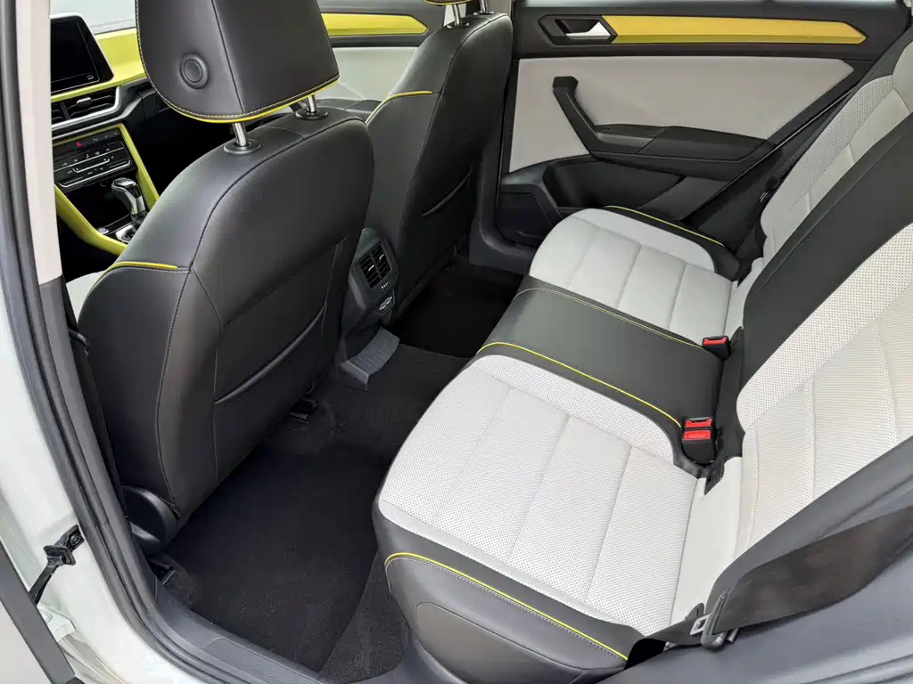 Volkswagen T-Roc — миниатюра 10