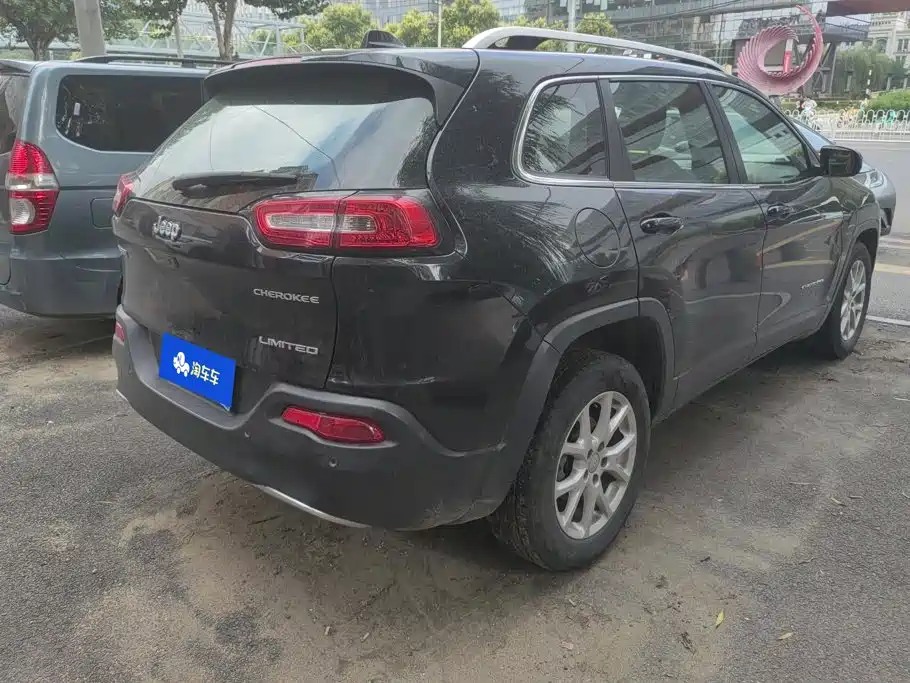 Jeep Cherokee — миниатюра 3