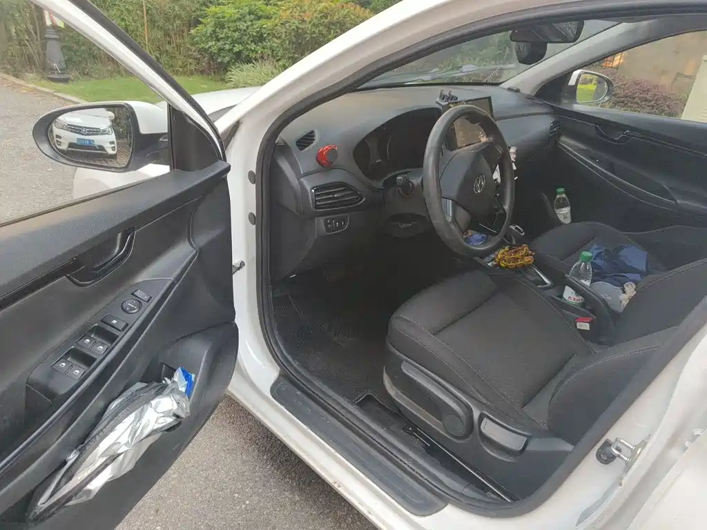 Hyundai Elantra — миниатюра 12