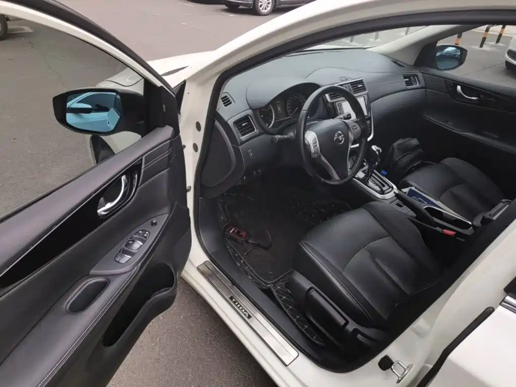 Nissan Tiida — миниатюра 16
