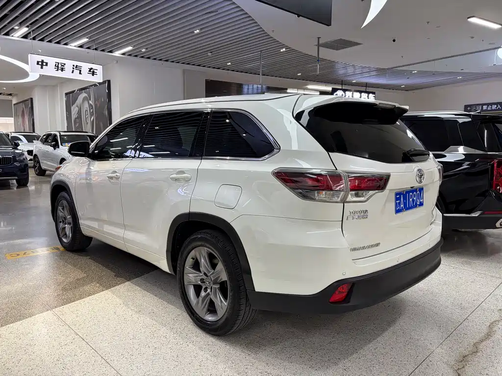 TOYOTA HIGHLANDER