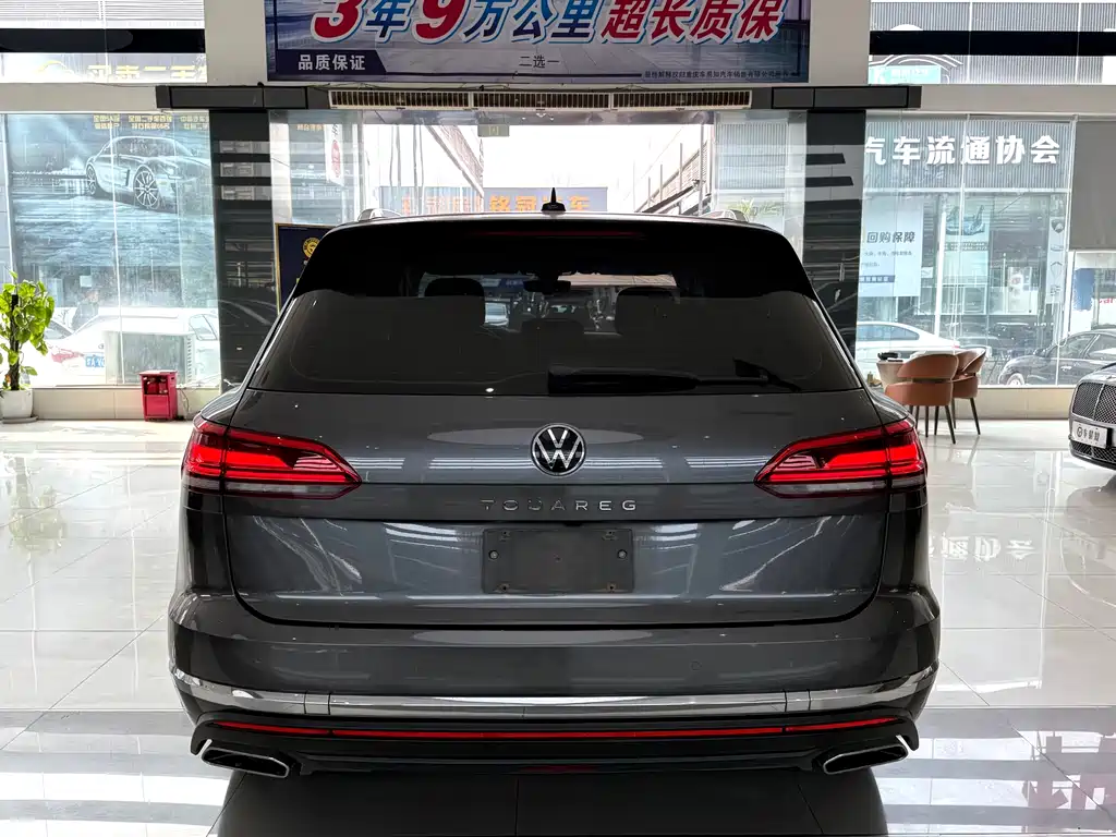 VOLKSWAGEN TOUAREG