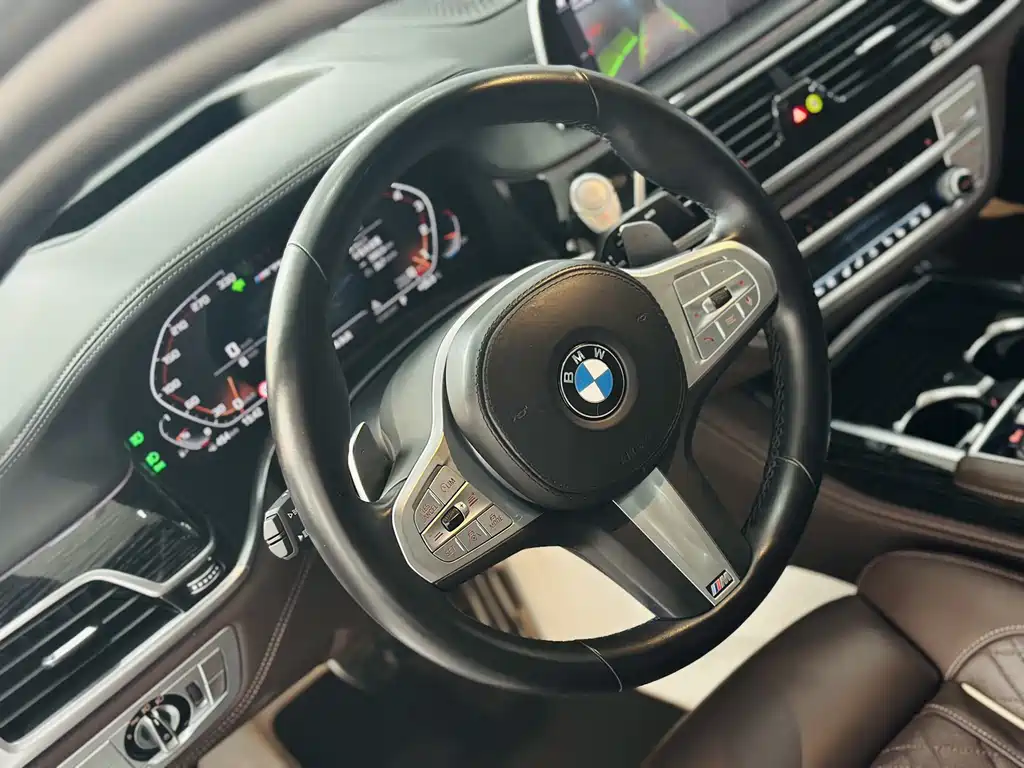 BMW 7 Series — миниатюра 13