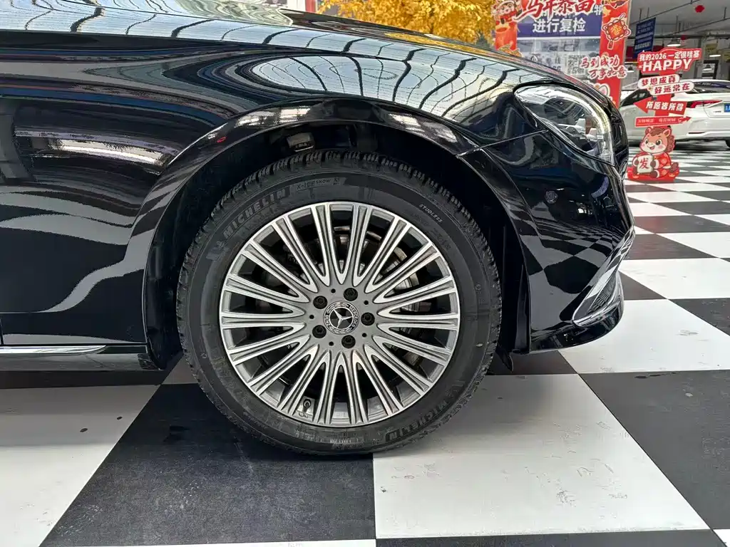 MERCEDES-BENZ E CLASS