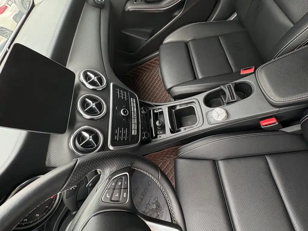 Mercedes-Benz GLA — миниатюра 8