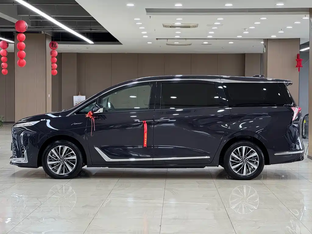 Buick GL8 Hybrid — миниатюра 5