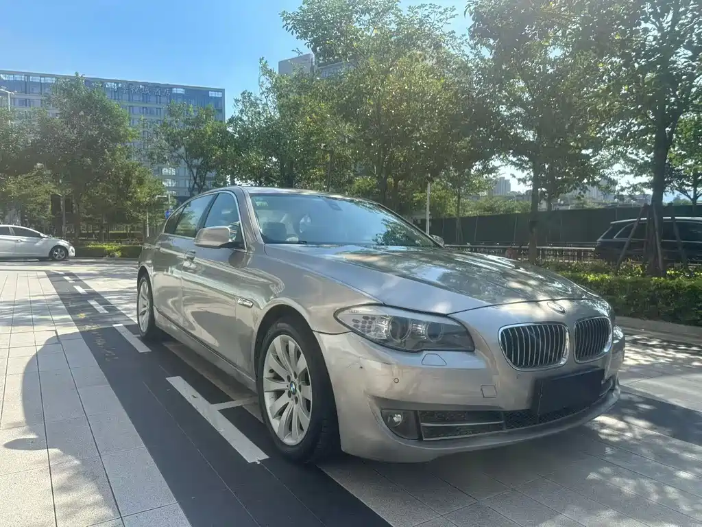 BMW 5 Series — миниатюра 3