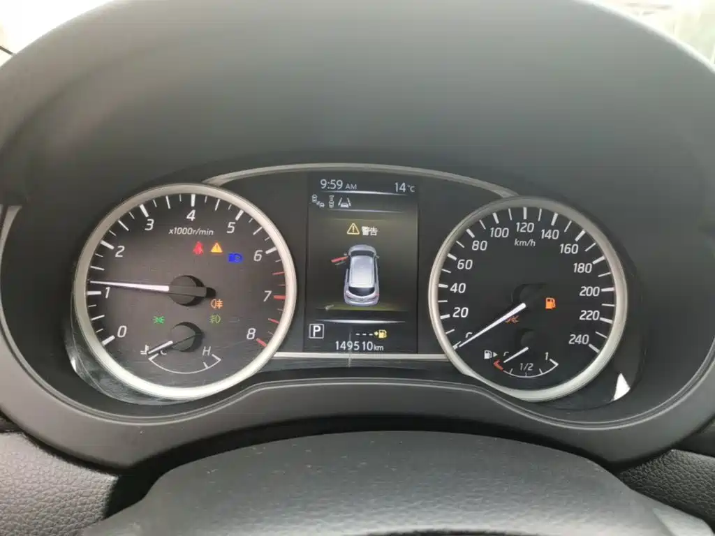 Nissan Tiida — миниатюра 12