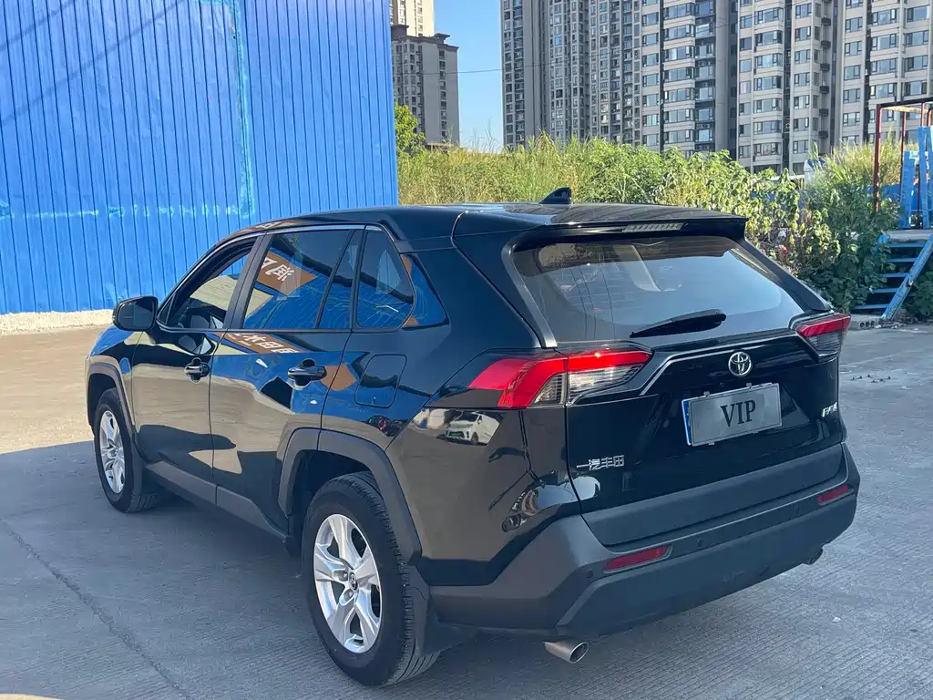 Toyota RAV4 — миниатюра 6
