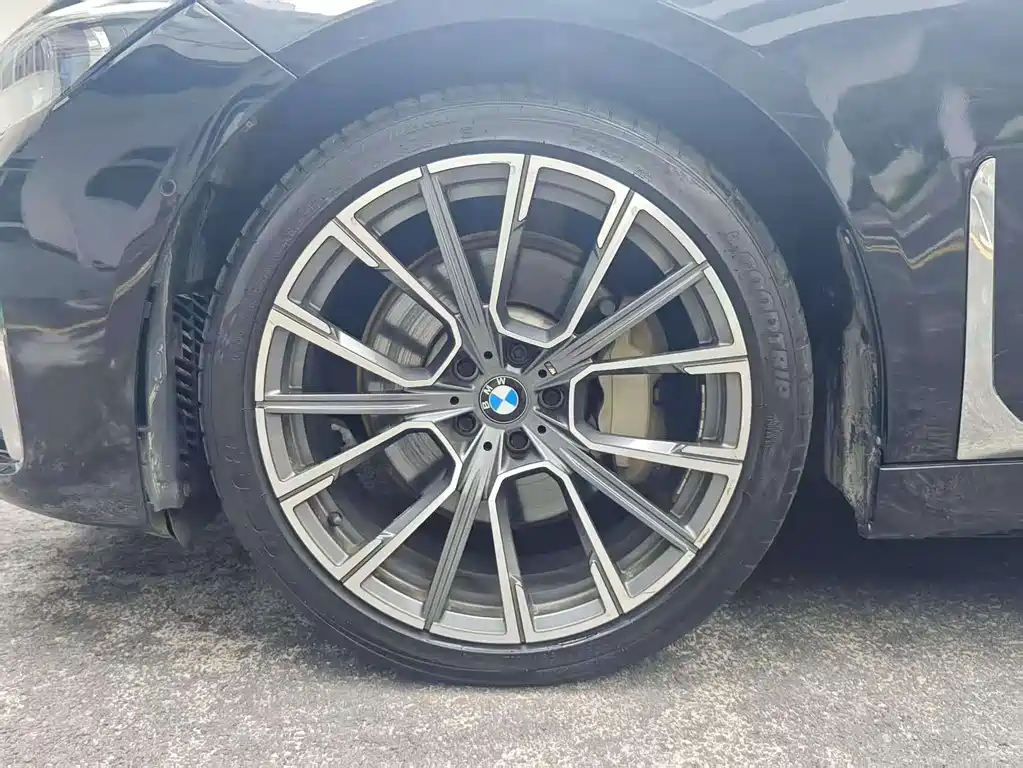 BMW 7 Series 7 2016 730Li Lead