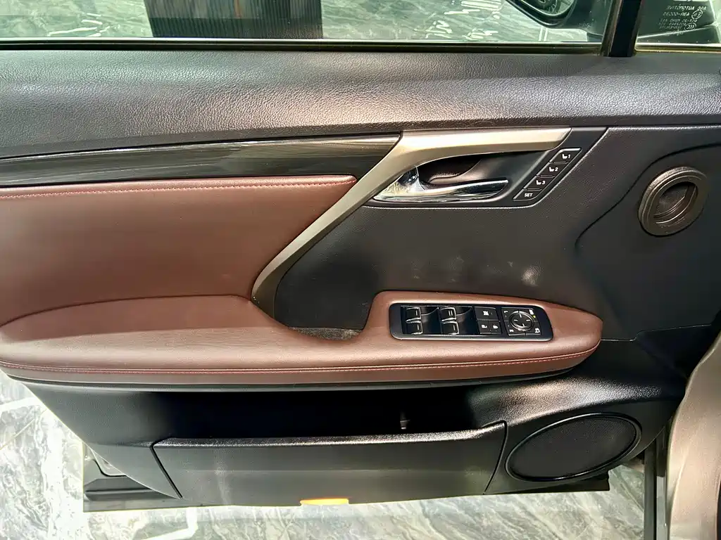 Lexus RX — миниатюра 24