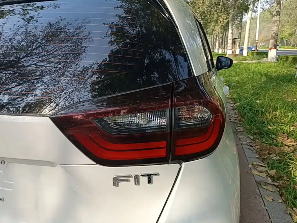 Honda Fit — миниатюра 8