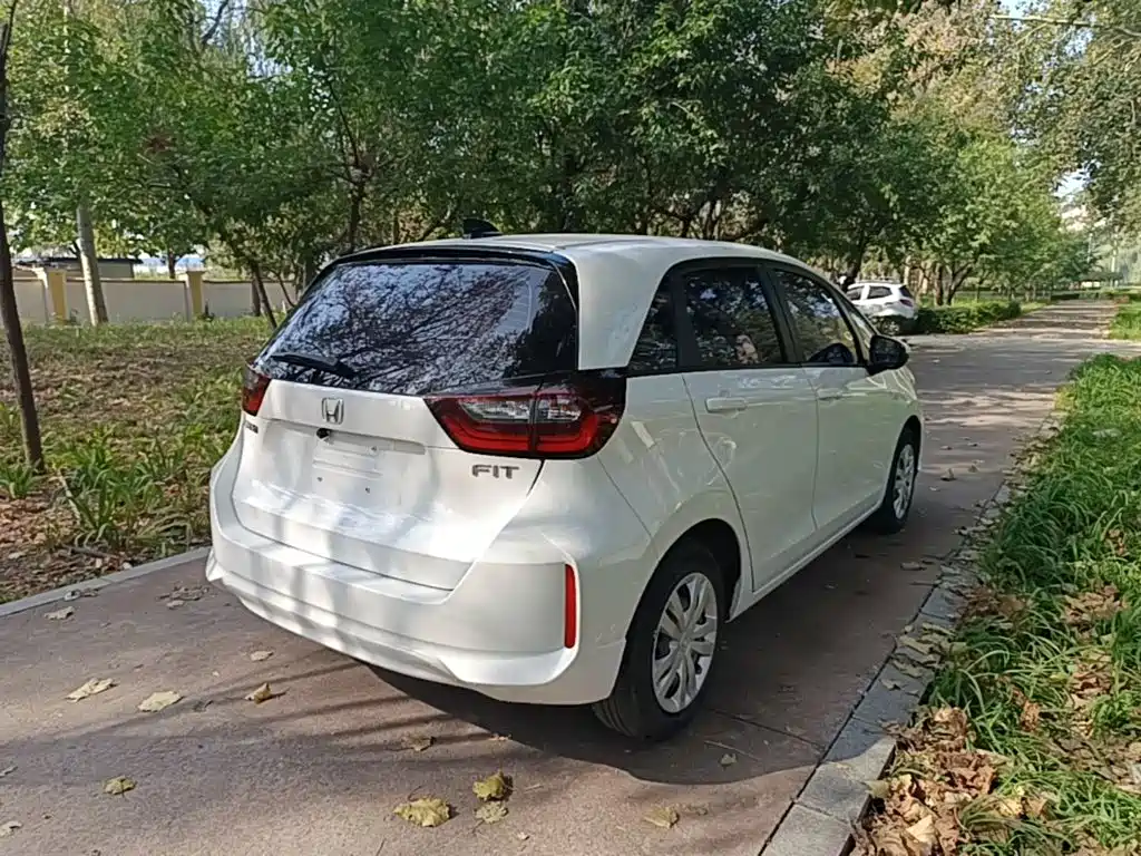 Honda Fit — миниатюра 7