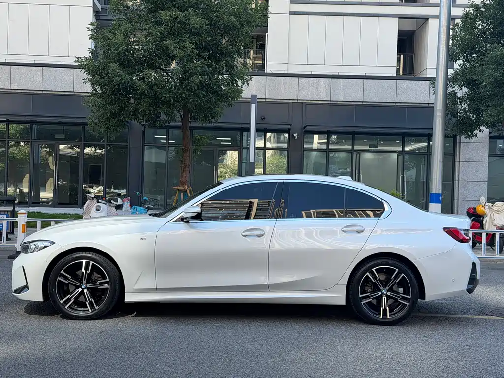 BMW 3 Series — миниатюра 4