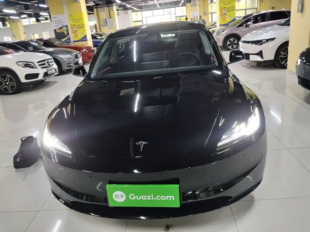 Tesla Model 3 — миниатюра 3