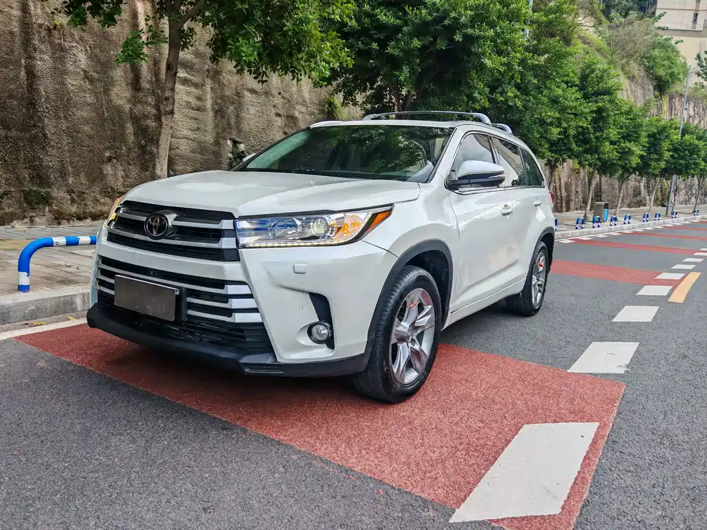 TOYOTA HIGHLANDER