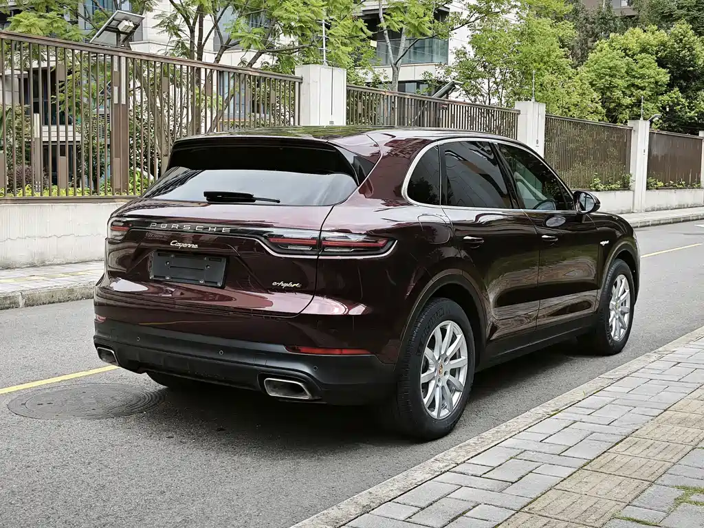 Porsche Cayenne Hybrid — миниатюра 10