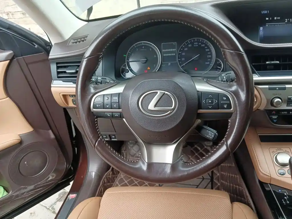 Lexus ES — миниатюра 11