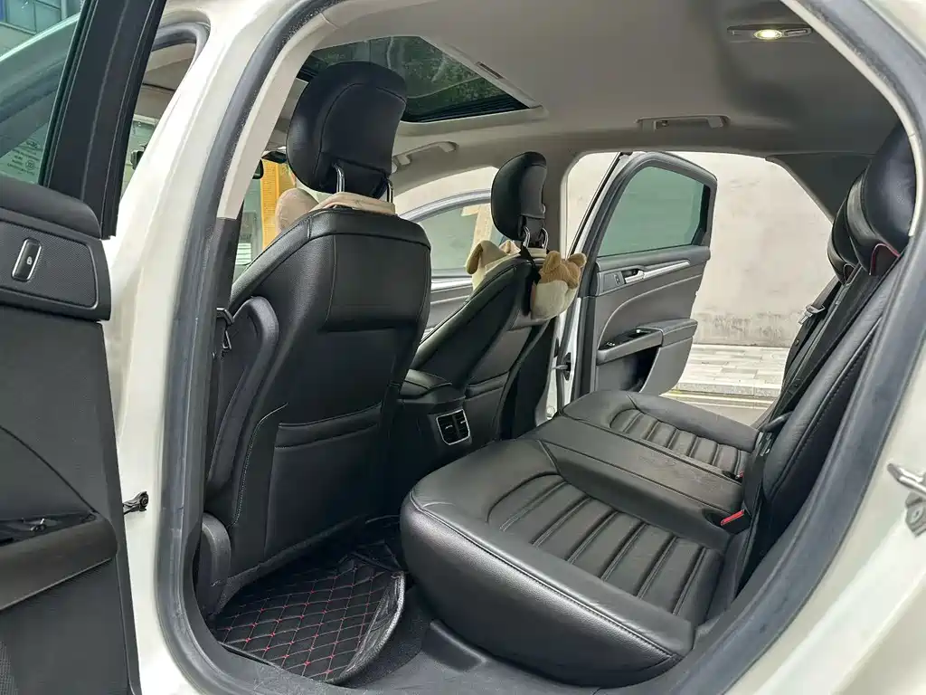 Ford Mondeo — миниатюра 8