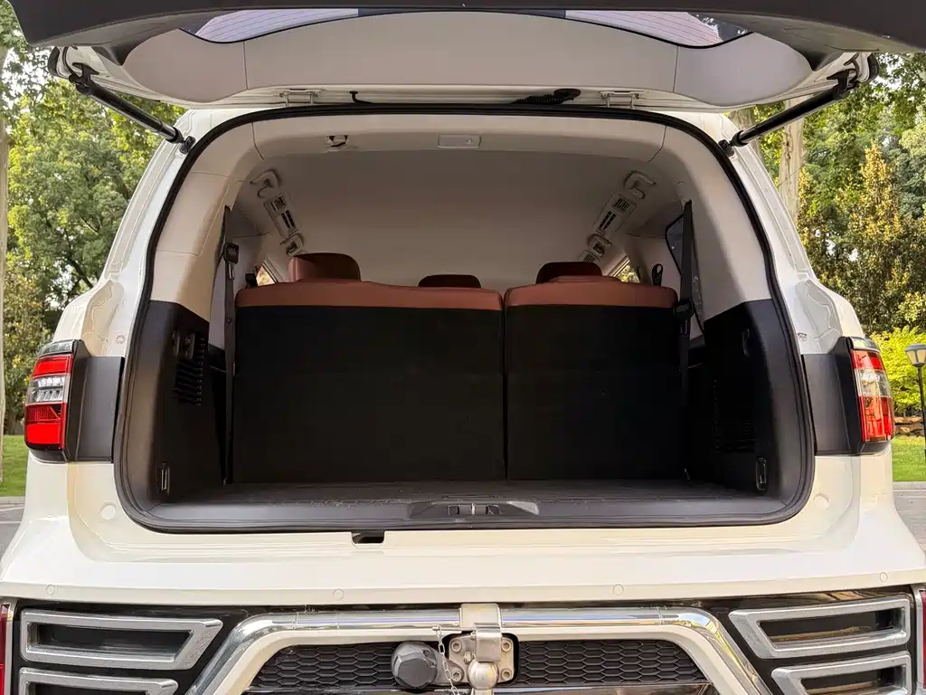 Nissan Patrol — миниатюра 12