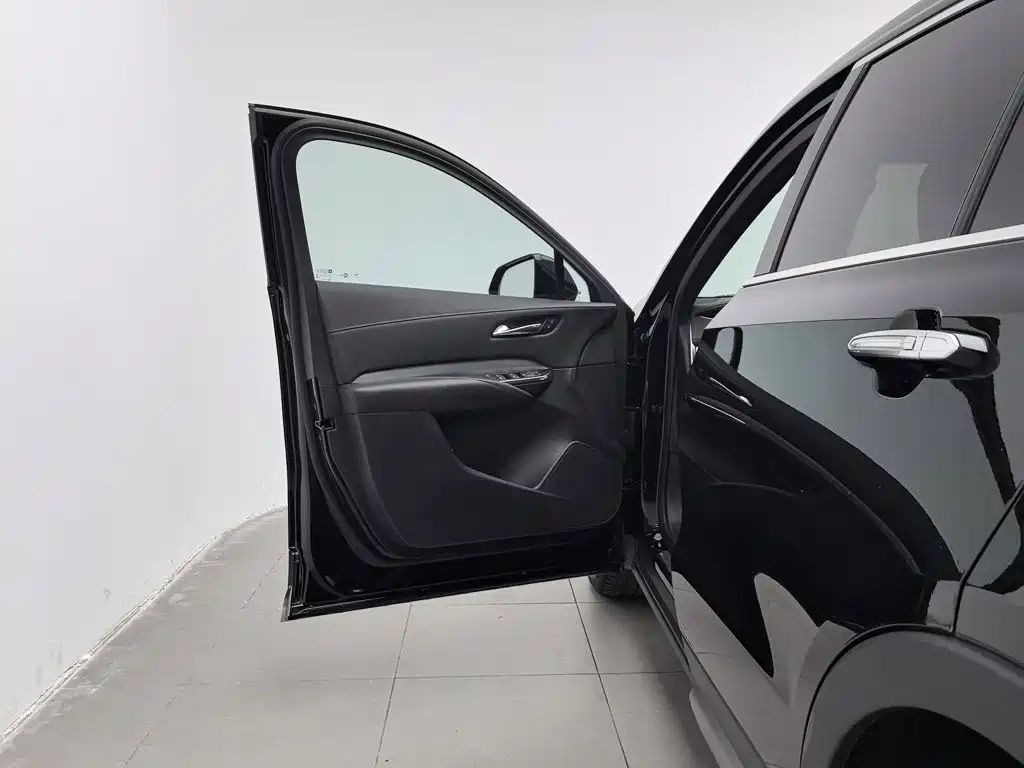 Cadillac XT4 — миниатюра 8