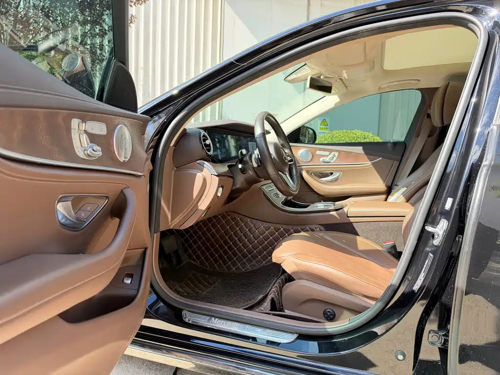 Mercedes-Benz E-Class — миниатюра 12