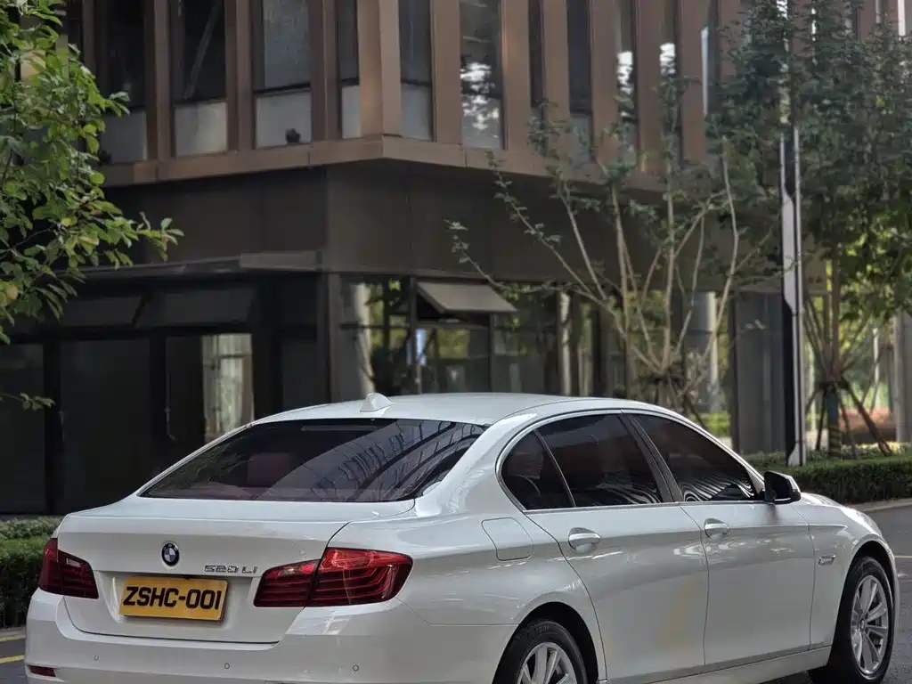 BMW 5 Series — миниатюра 3