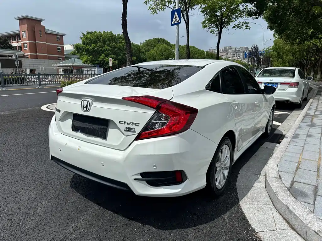 Honda Civic — миниатюра 7