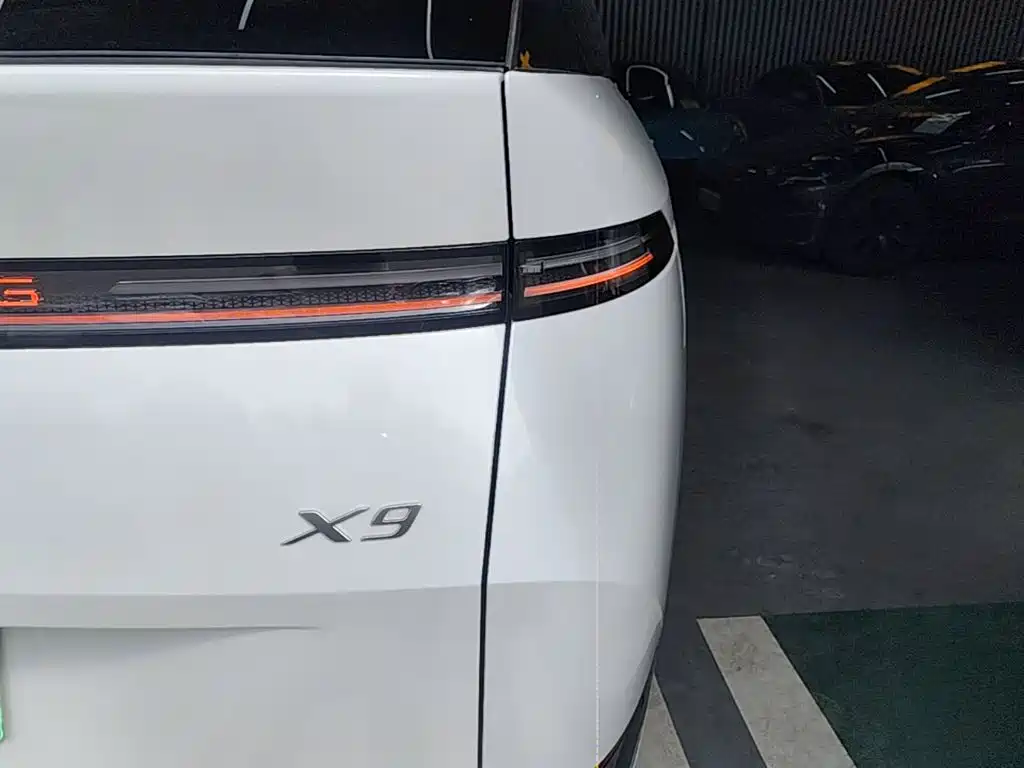 XPeng X9 — миниатюра 8