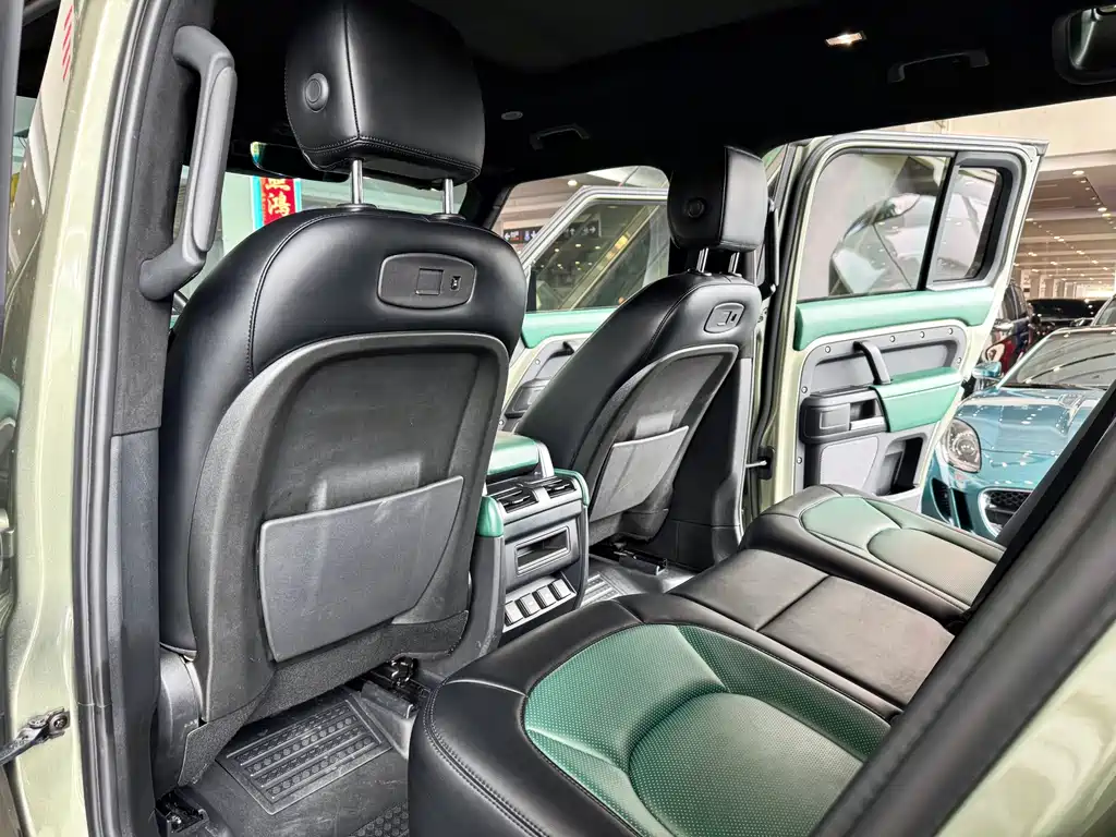 Land Rover Defender — миниатюра 5