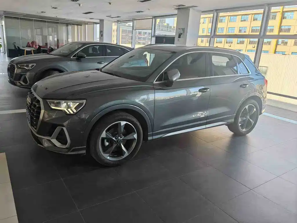Купить Audi Q3